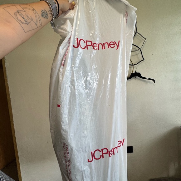 DJ-JAZ Off-Shoulder Lace Gown with Slit – Size 18 – Worn Once - Picture 9 of 15